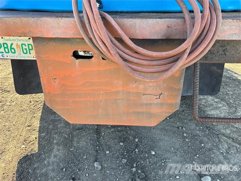International 1654 4x2 Flatbed Water Truck Muut kuorma-autot