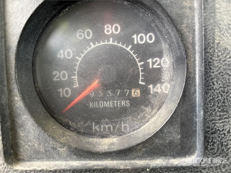 International 1654 4x2 Flatbed Water Truck Muut kuorma-autot