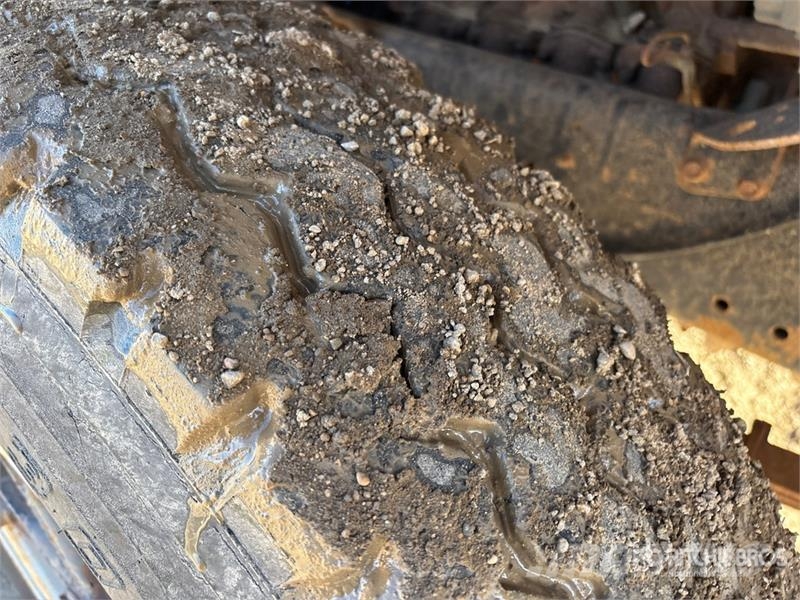 International 1654 4x2 Flatbed Water Truck Muut kuorma-autot