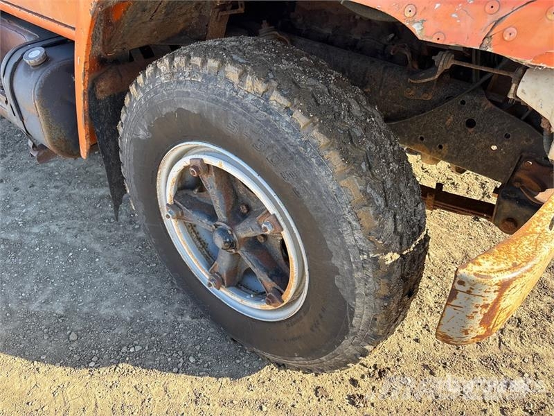 International 1654 4x2 Flatbed Water Truck Muut kuorma-autot