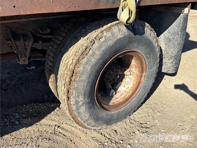 International 1654 4x2 Flatbed Water Truck Muut kuorma-autot