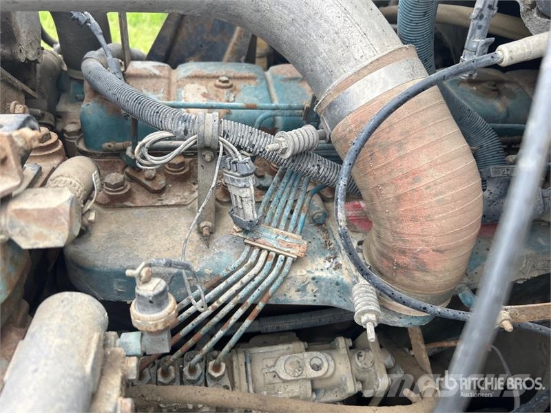 International 16700 L 6x4 Fuel Truck Tankerli kamyonlar