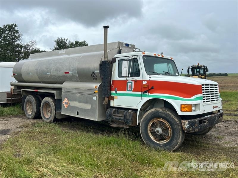 International 16700 L 6x4 Fuel Truck Tankerli kamyonlar