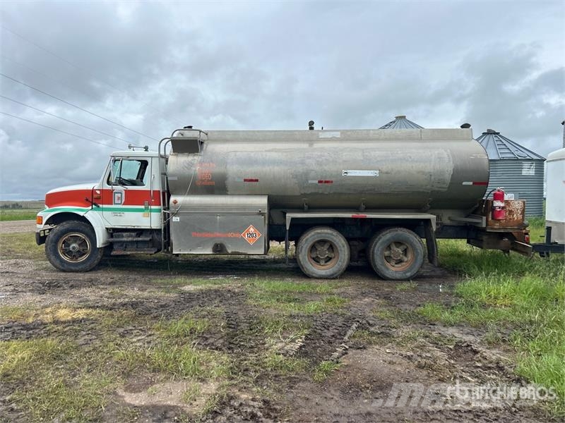 International 16700 L 6x4 Fuel Truck Tankerli kamyonlar