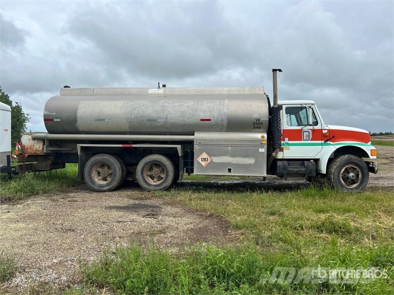 International 16700 L 6x4 Fuel Truck Tankerli kamyonlar