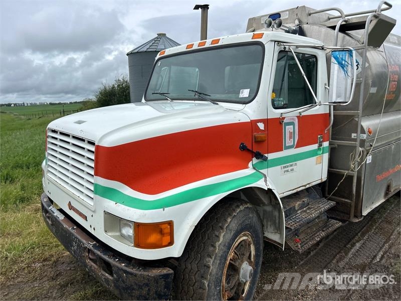 International 16700 L 6x4 Fuel Truck Tankerli kamyonlar