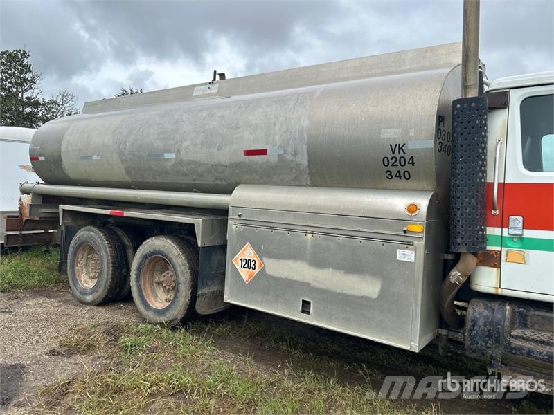 International 16700 L 6x4 Fuel Truck Tankerli kamyonlar