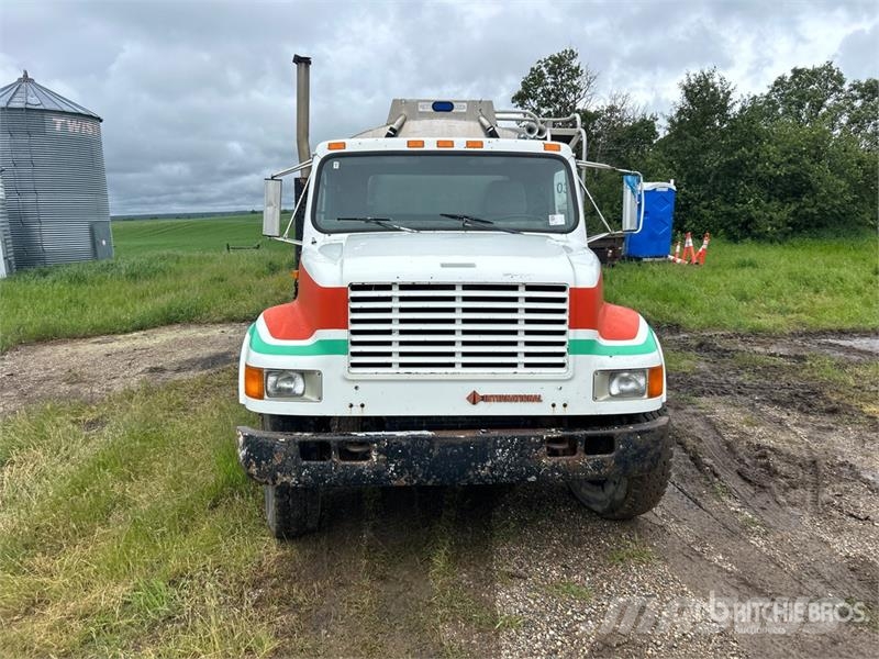 International 16700 L 6x4 Fuel Truck Tankerli kamyonlar