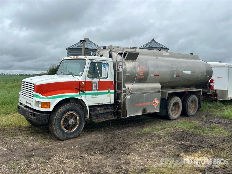 International 16700 L 6x4 Fuel Truck Tankerli kamyonlar