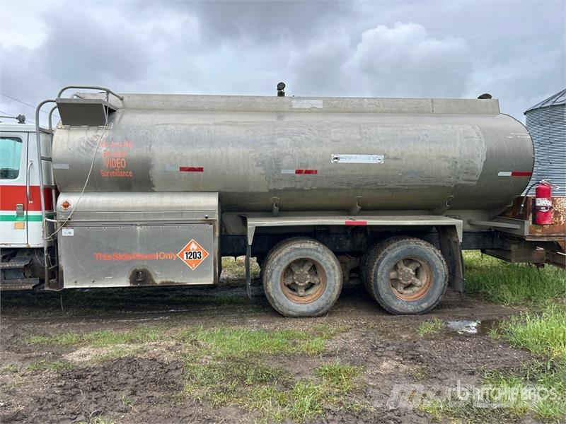 International 16700 L 6x4 Fuel Truck Tankerli kamyonlar