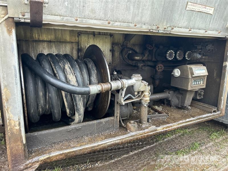 International 16700 L 6x4 Fuel Truck Tankerli kamyonlar