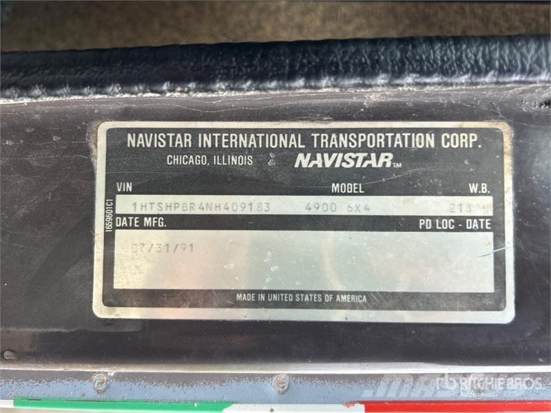 International 16700 L 6x4 Fuel Truck Tankerli kamyonlar