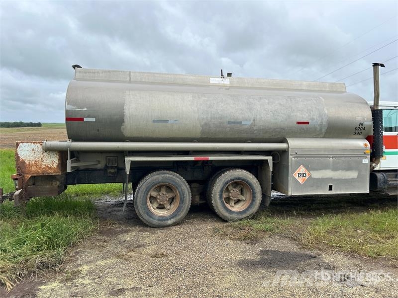 International 16700 L 6x4 Fuel Truck Tankerli kamyonlar
