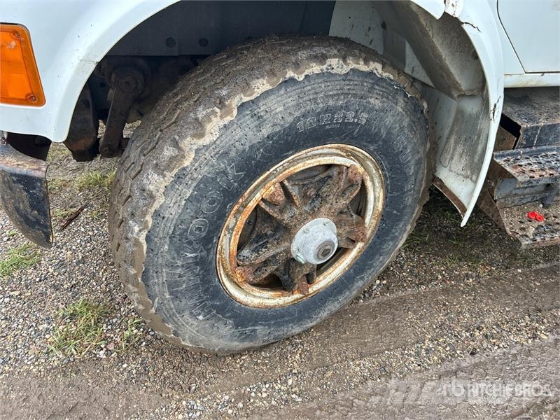 International 16700 L 6x4 Fuel Truck Tankerli kamyonlar