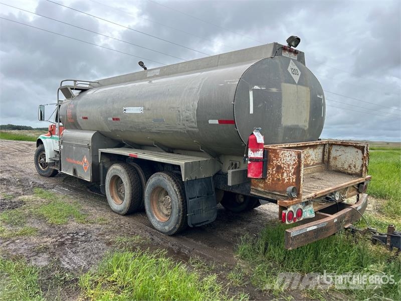 International 16700 L 6x4 Fuel Truck Tankerli kamyonlar