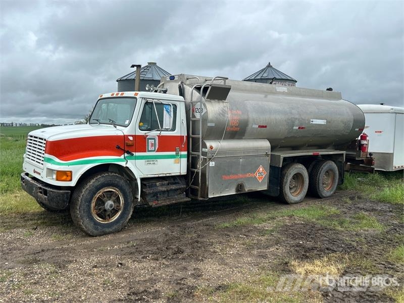International 16700 L 6x4 Fuel Truck Tankerli kamyonlar