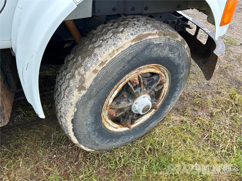 International 16700 L 6x4 Fuel Truck Tankerli kamyonlar