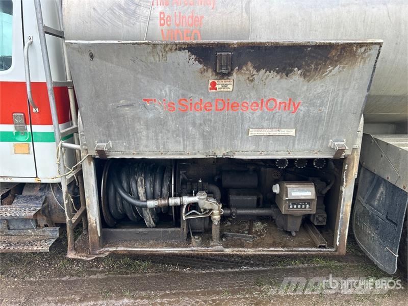 International 16700 L 6x4 Fuel Truck Tankerli kamyonlar