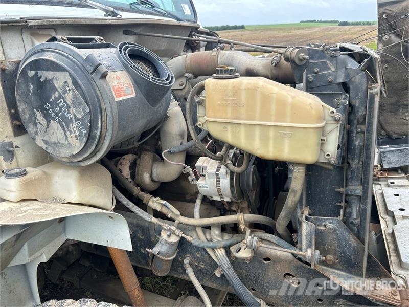 International 16700 L 6x4 Fuel Truck Tankerli kamyonlar