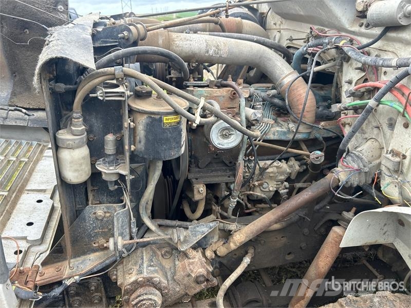 International 16700 L 6x4 Fuel Truck Tankerli kamyonlar