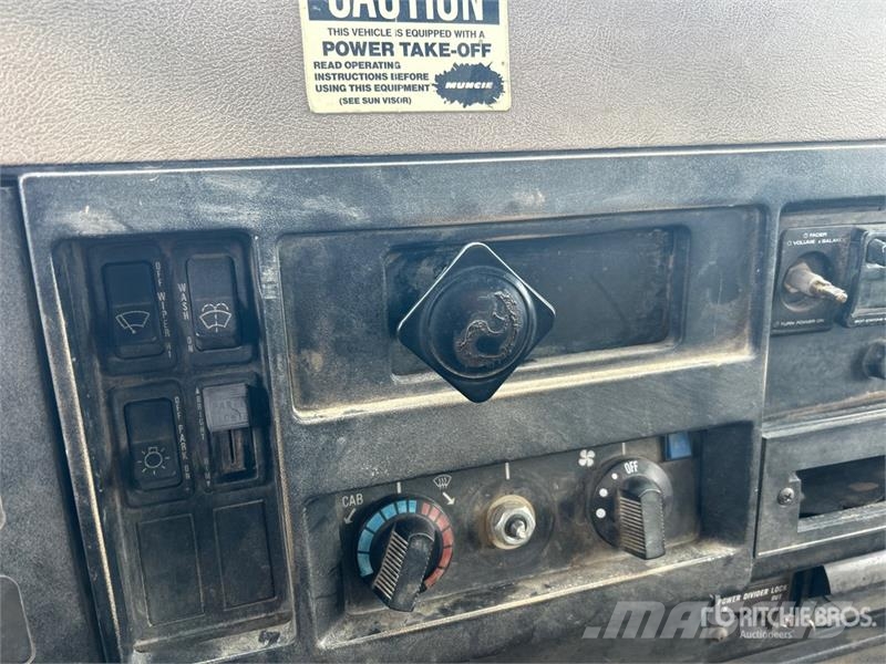 International 16700 L 6x4 Fuel Truck Tankerli kamyonlar