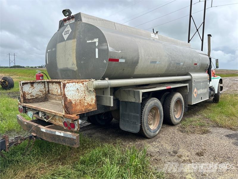 International 16700 L 6x4 Fuel Truck Tankerli kamyonlar