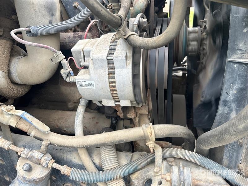 International 16700 L 6x4 Fuel Truck Tankerli kamyonlar