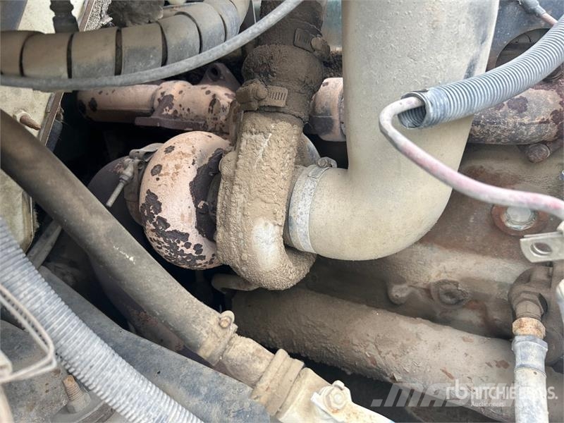 International 16700 L 6x4 Fuel Truck Tankerli kamyonlar