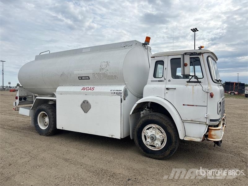 International 1810B CargoStar 2800 gal 4x2 Fuel Truck (Inoperabl 탱커 트럭