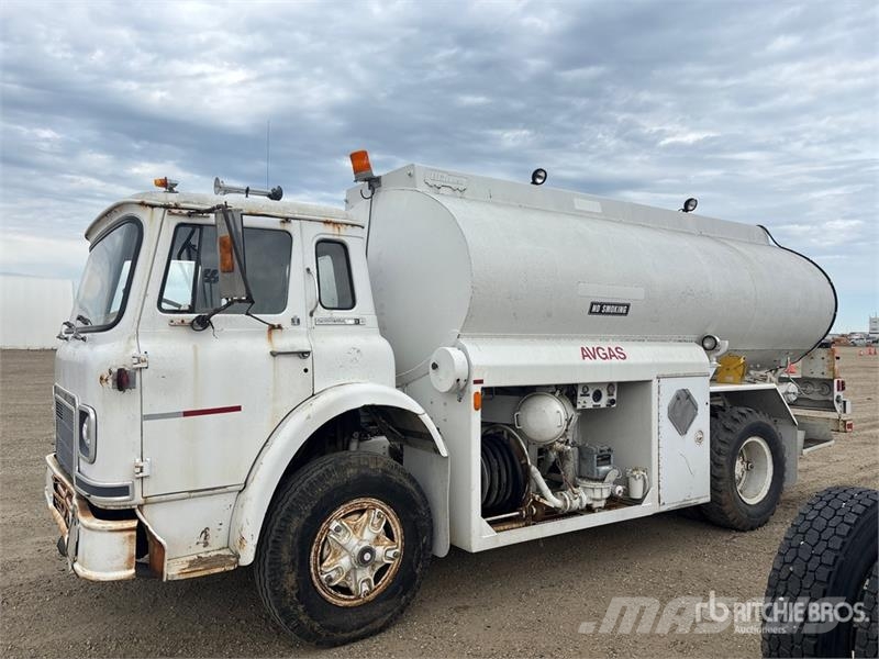 International 1810B CargoStar 2800 gal 4x2 Fuel Truck (Inoperabl 탱커 트럭