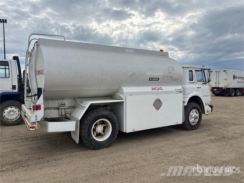 International 1810B CargoStar 2800 gal 4x2 Fuel Truck (Inoperabl 탱커 트럭