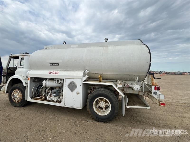 International 1810B CargoStar 2800 gal 4x2 Fuel Truck (Inoperabl 탱커 트럭