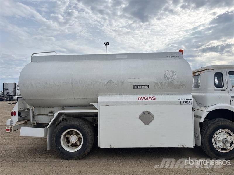 International 1810B CargoStar 2800 gal 4x2 Fuel Truck (Inoperabl 탱커 트럭