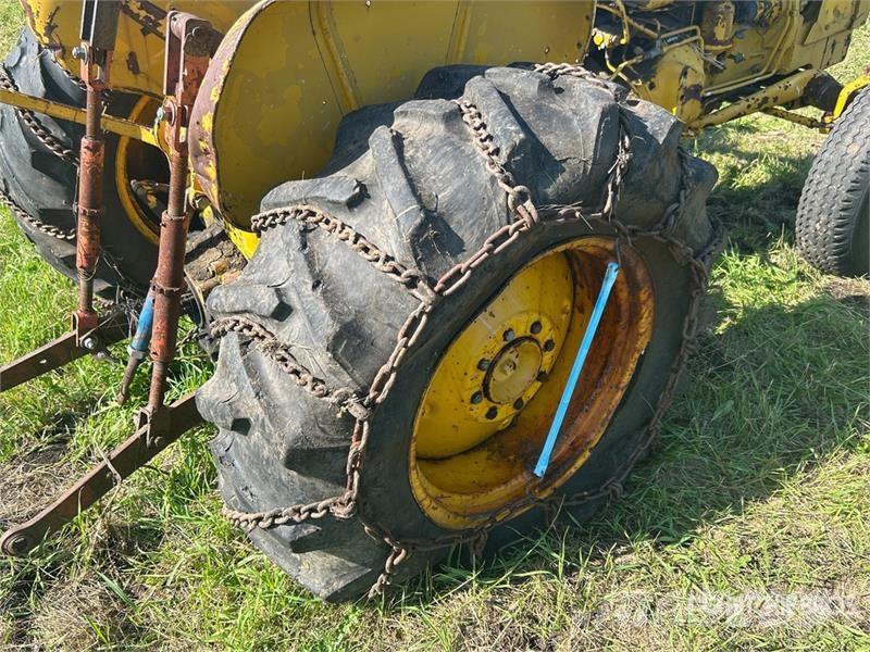 International 2504 2WD Tractor (Inoperable) Ciągniki rolnicze