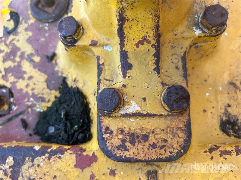 International 2504 2WD Tractor (Inoperable) Ciągniki rolnicze