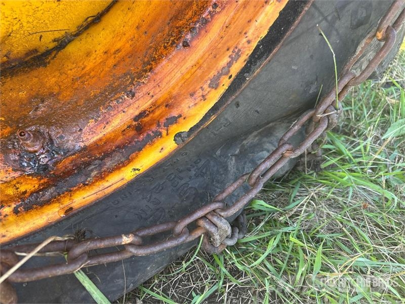 International 2504 2WD Tractor (Inoperable) Ciągniki rolnicze