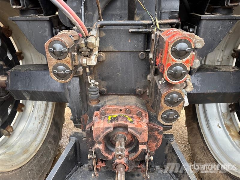 International 3688 2WD Tractor الجرارات