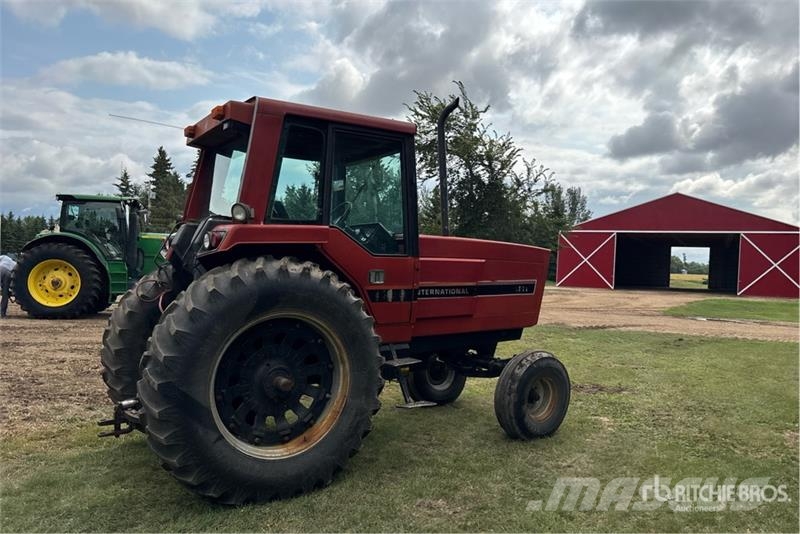 International 3688 2WD Tractor الجرارات