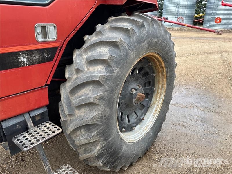 International 3688 2WD Tractor الجرارات