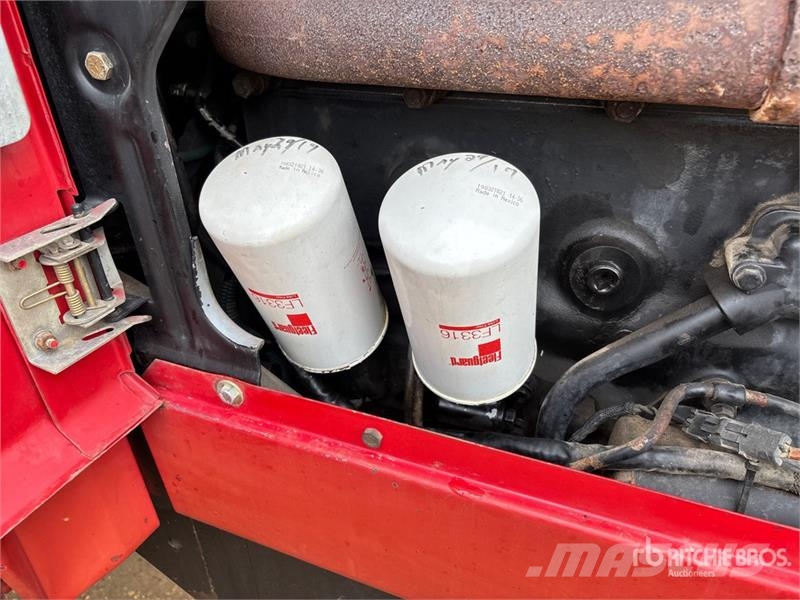 International 3688 2WD Tractor الجرارات