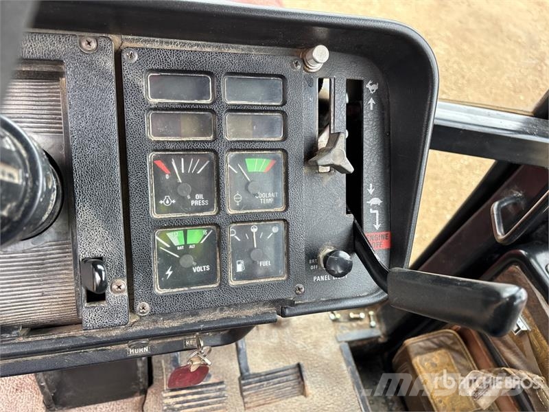 International 3688 2WD Tractor الجرارات
