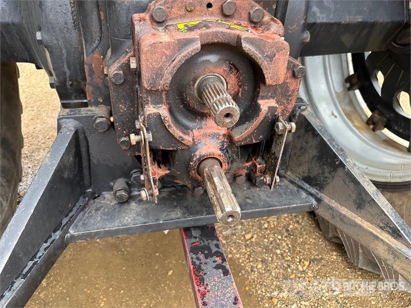 International 3688 2WD Tractor الجرارات