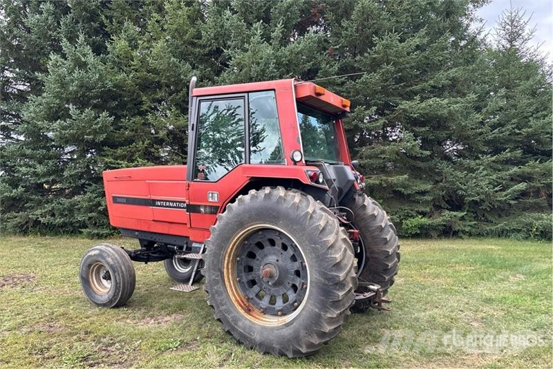 International 3688 2WD Tractor الجرارات