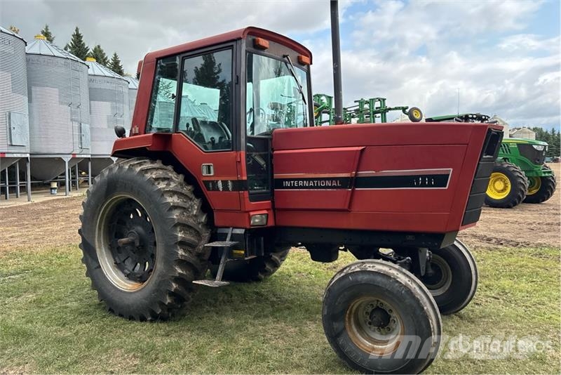International 3688 2WD Tractor الجرارات