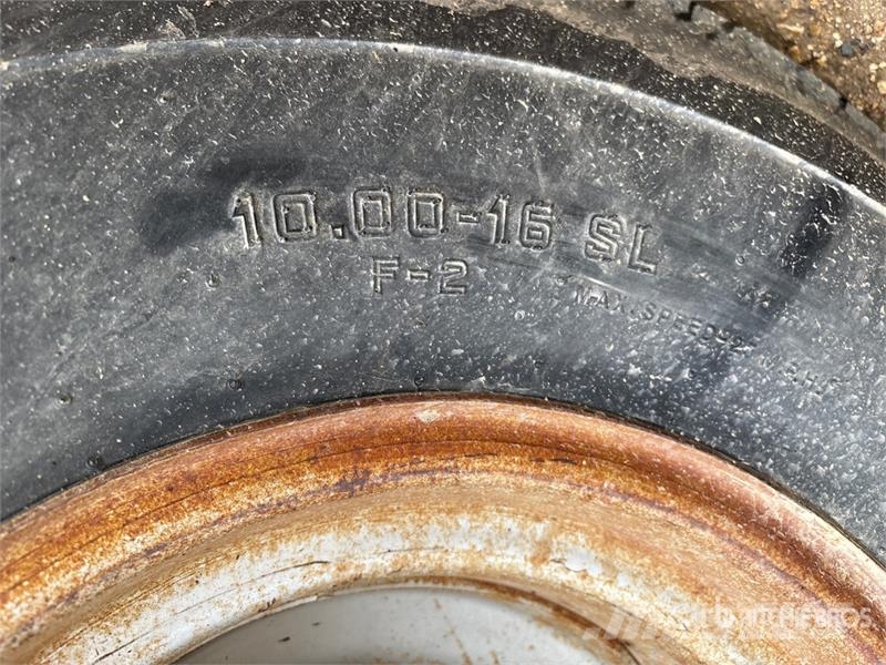 International 3688 2WD Tractor الجرارات