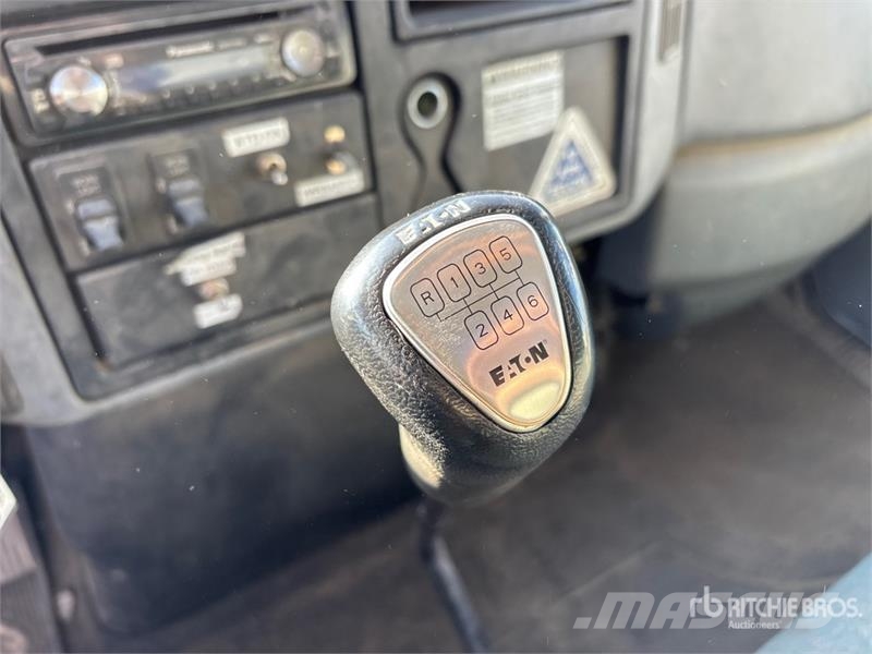 International 4300 Kamioni sa kranom