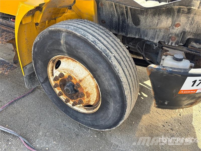International 4300 Samochody ciężarowe ze skrzynią zamkniętą