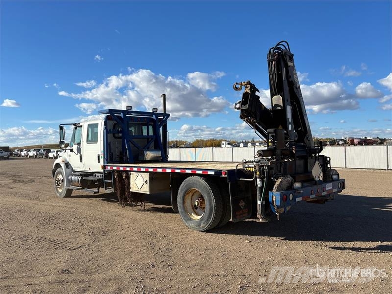 International 4300 Kamioni sa kranom