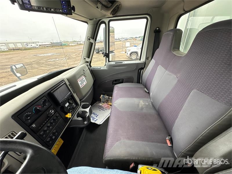 International 4300 Camion a temperatura controllata