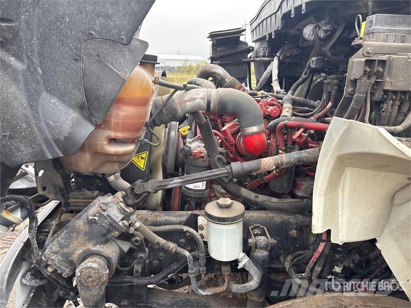 International 4300 Kabine i unutrašnjost